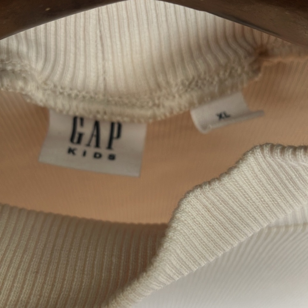 GAP - Picture 3 of 8